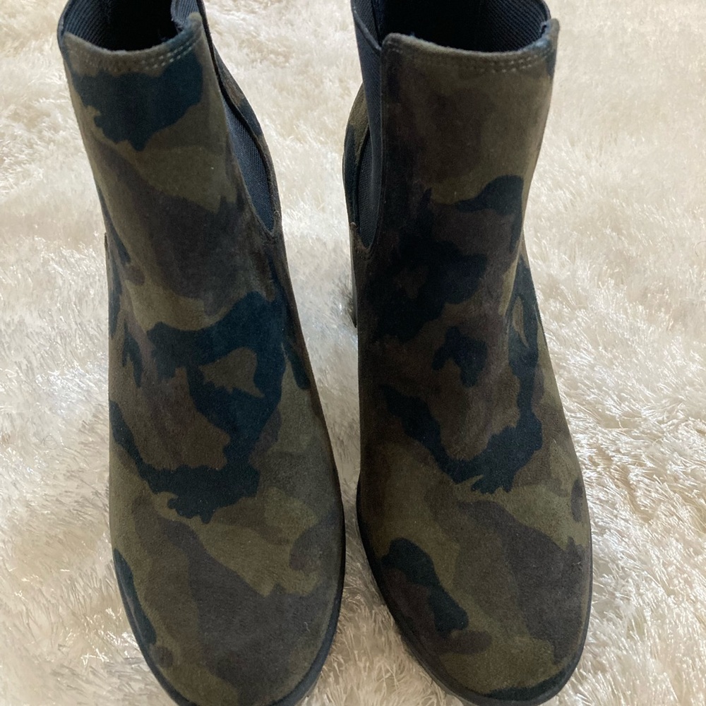 Jessica Simpson, Camo Bootie Size 7 1/2
